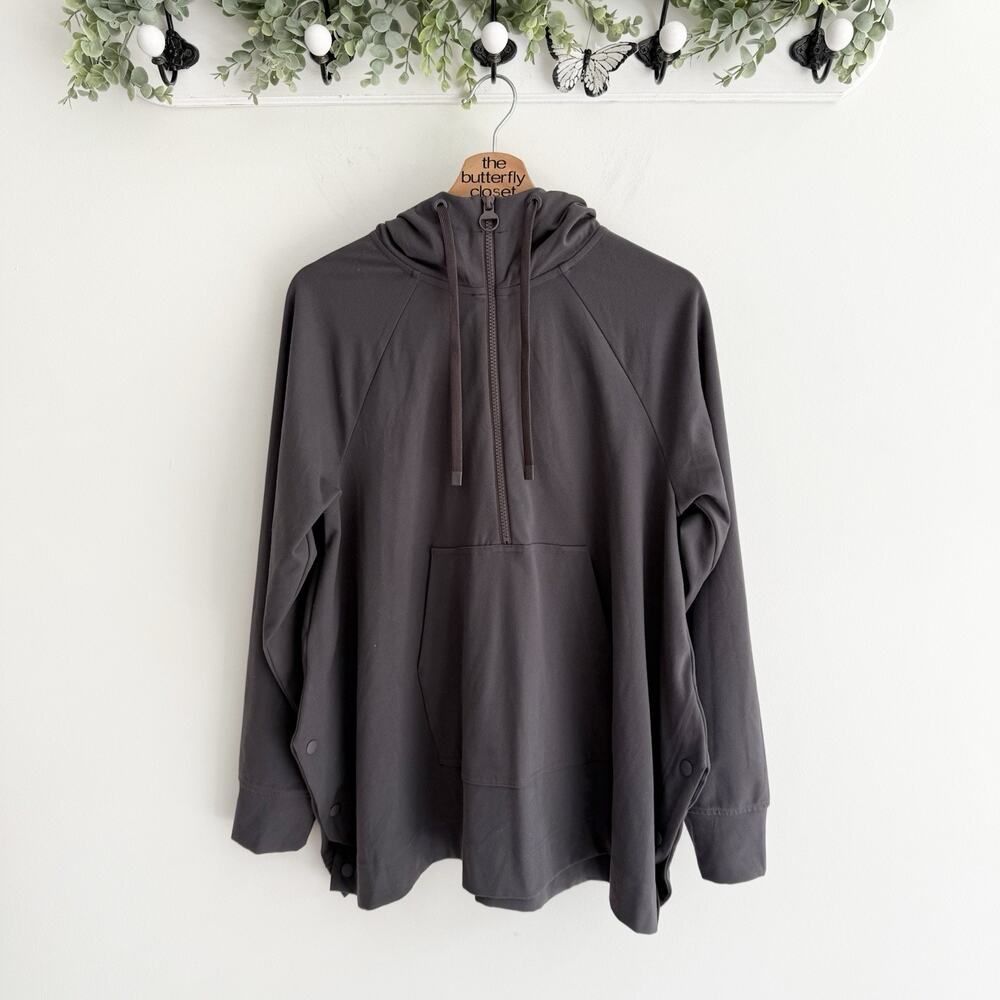 Athleta Glacier Handkerchief Long Sleeves Poncho Hoodie Shale Gray Size XS